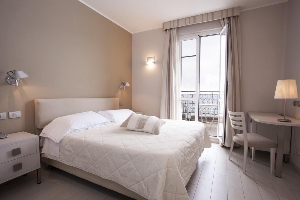 Hotel Savoia Alassio Esterno foto